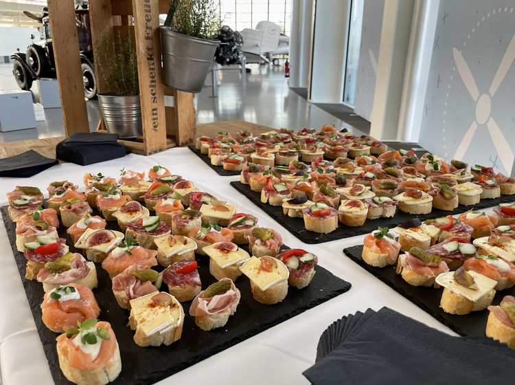 Kanappes vom Do-X Friedrichshahfen Catering im Dornier Museum